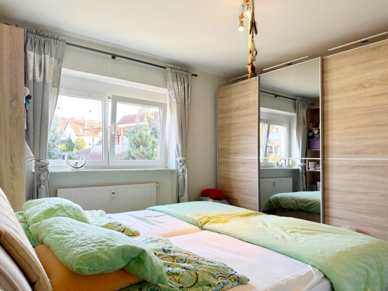 Schlafzimmer 1