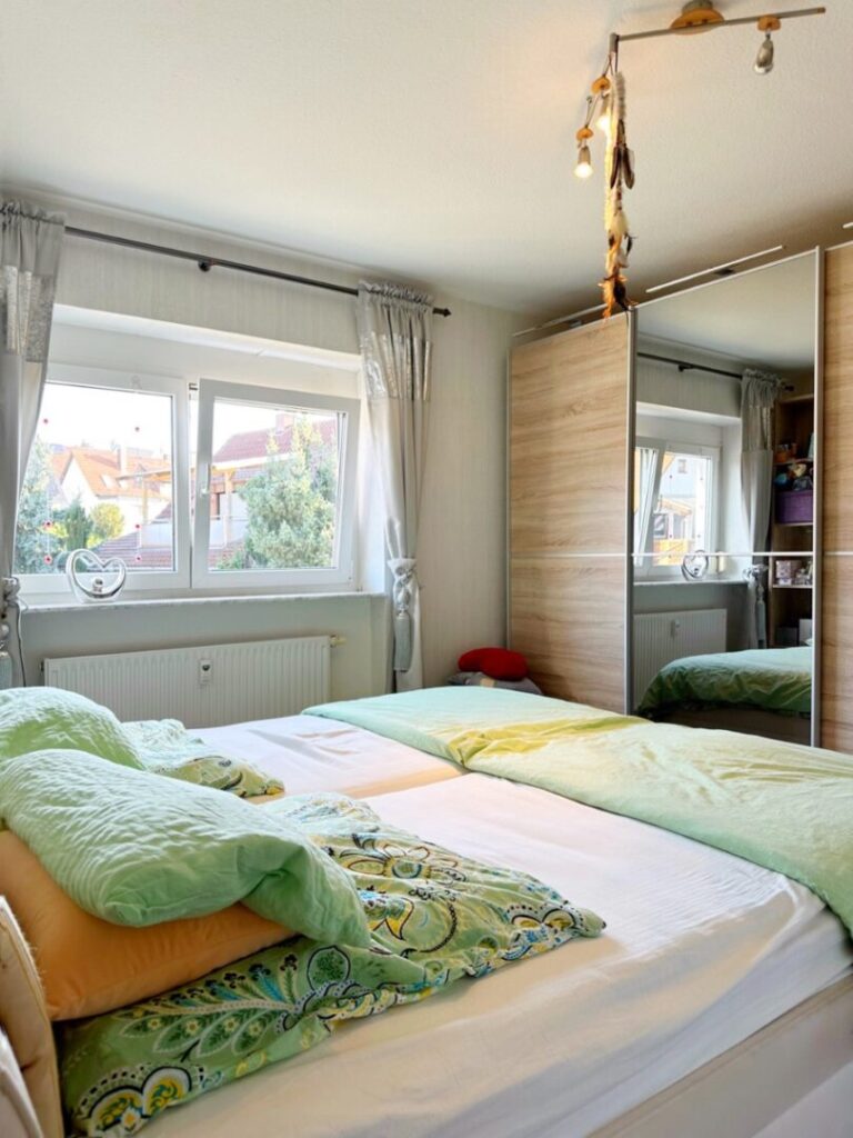Schlafzimmer 1