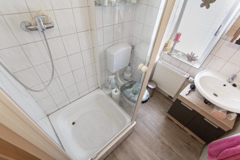 Wohnung 1 - Badezimmer