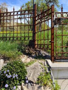 Gartenausgang in die Natur