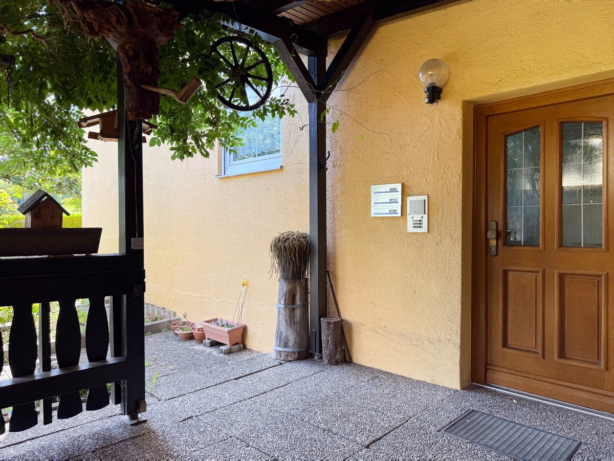 Überdachter Eingangsbereich