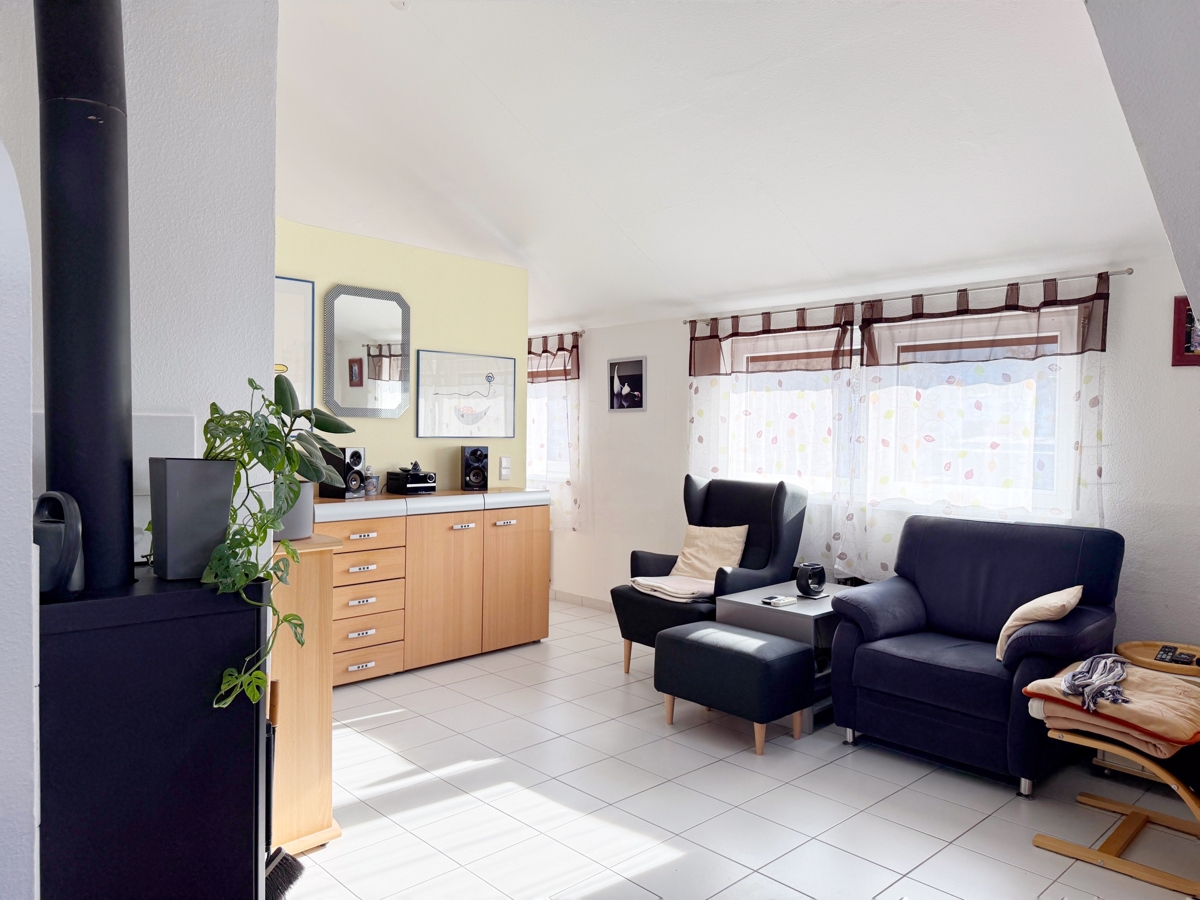 Wohn- und Schlafzimmer im DG