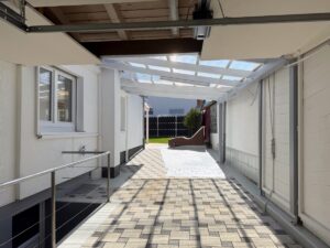 Carport mit Garagentor