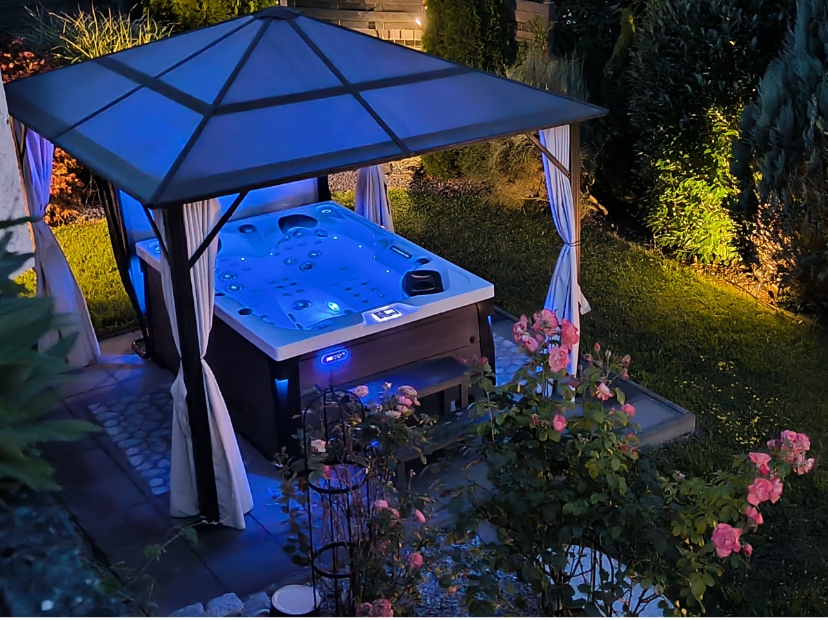 Jacuzzi bei Nacht