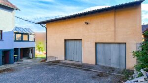Scheune und Garage